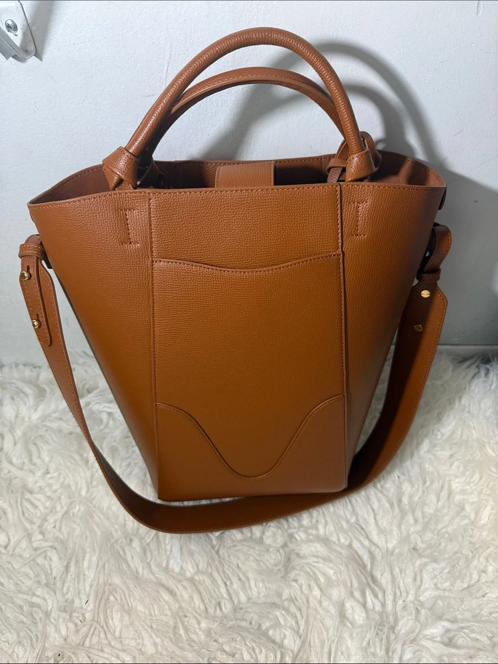 OLEADA Classic Tan Leather Shoulder Bag - Women Medium